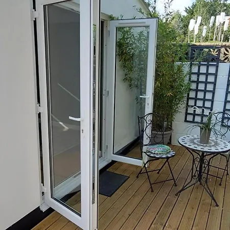 - Sleeps 2 - Parking * Bristol