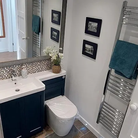 - Sleeps 2 - Parking Bristol